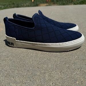Marc Fisher Deyla Slip On knit Sneakers Womens size 7 in navy blue
